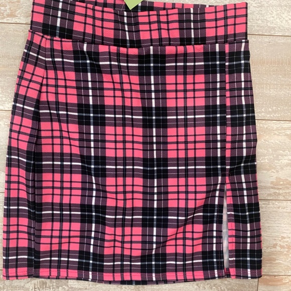 PINK AND BLACK PLAID 2 PIECE SKIRT SET - Picture 2 of 4